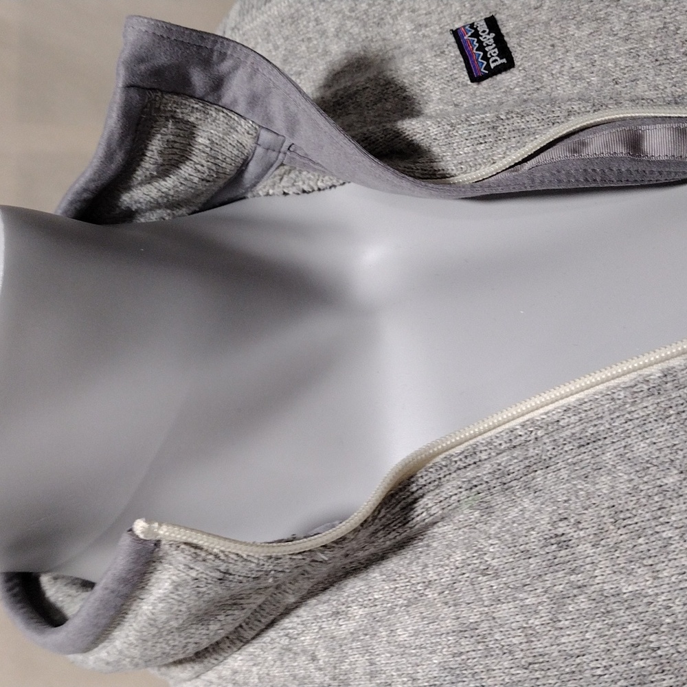 Patagonia light gray zip fleece jacket. Small - Picture 5 of 13